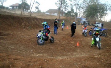 Hafidz 286 Motocross Circuit, Kemasan Tani, Gondang, Mojokerto : BERTRANSFORMASI MENJADI ACADEMY MOTOCROSSS