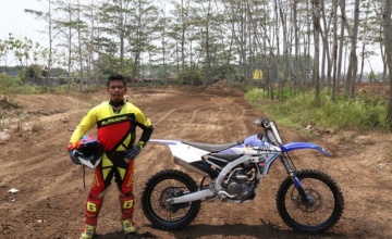 Pembalap Motocross Junior Muhamad Ikbal Riswana : MENARIK PERHATIAN H. REDI DI PRA PON 2019 & DARUL ULUM AGUNG MX DIPILIH UNTUK MEMPERTAJAM SKILL