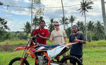 H. Rokhmawan - Big Boss Rizqy Motor Boss Mild MX GTX Team, Pasuruan : BERPARTISIPASI MEMERIAHKAN MX GP SAMOTA, SUMBAWA, DIBACKUP LEWIS STEWART & NAKAMI DENGAN STATUS WILD CARD