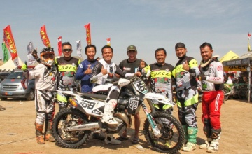 Mevans Sanggramawijaya - Ketua Komisi Motocross IMI Pusat : DITENGAH KONDISI FISIK KURANG FIT, SETIA MENYAPA PUBLIC LAMONGAN