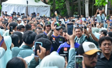 Heboh, Ratusan Pelajar Mataram Meet & Greet dengan Duo Monster Energy Yamaha MotoGP ! 
