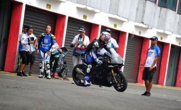 Mevans Sanggramawijaya - Onesixeight Racing Team : PERDANA MENGUJI PERFORMA YAMAHA R25, PERSIAPAN MENYAMBUT MUSIM KOMPETISI 2022