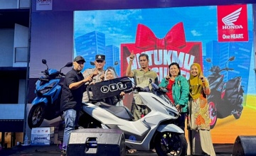 Spektakuler ! Disaksikan Ribuan Konsumen, Grand Prize Honda PCX160 Jatuh ke Tangan Warga Banyuwangi
