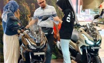 New Honda ADV160 : JADI PUSAT PERHATIAN DI TRANS ICON MALL SURABAYA