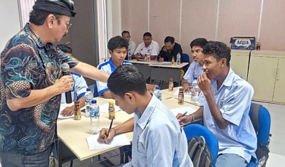 Perkuat Pendidikan Vokasi, MPM Honda Jatim Bekali Siswa SMK di Kupang dengan Motivasi dan Wawasan Industri