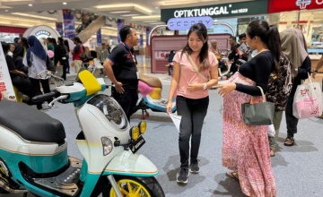 New Honda Scoopy Curi Perhatian Ribuan Pengunjung Royal Plaza Surabaya