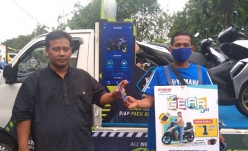 YAMAHA JATIM KURANGI PERSEBARAN COVID 19 DENGAN BERBAGI MASKER