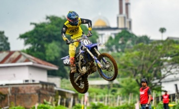 M. Rizky Ramadhan - Bonaharto My-One Hudgraphix Akarmas Dumasari NMT : GAYA BERKELASNYA, MEMANCING PERHATIAN PUBLIC MOTOCROSS NASIONAL !