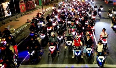 Ratusan Komunitas Ramaikan Vario 125 Night Ride