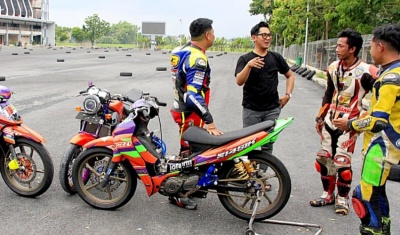 Kajiozzy Pemuka Otomotif Bojonegoro : TANPA KOMPROMI, MENDORONG & GAIRAHKAN OTOMOTIF BOJONEGORO
