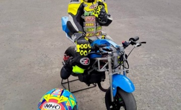 Raditya - RR Enterprise KM Jaya IP 17 Erzhet Racing Team, Lamongan : DIKADER SEJAK BELIA SEBAGAI CALON PETARUNG NASIONAL & SEKALIGUS DUTA ANTI BALAP LIAR LAMONGAN